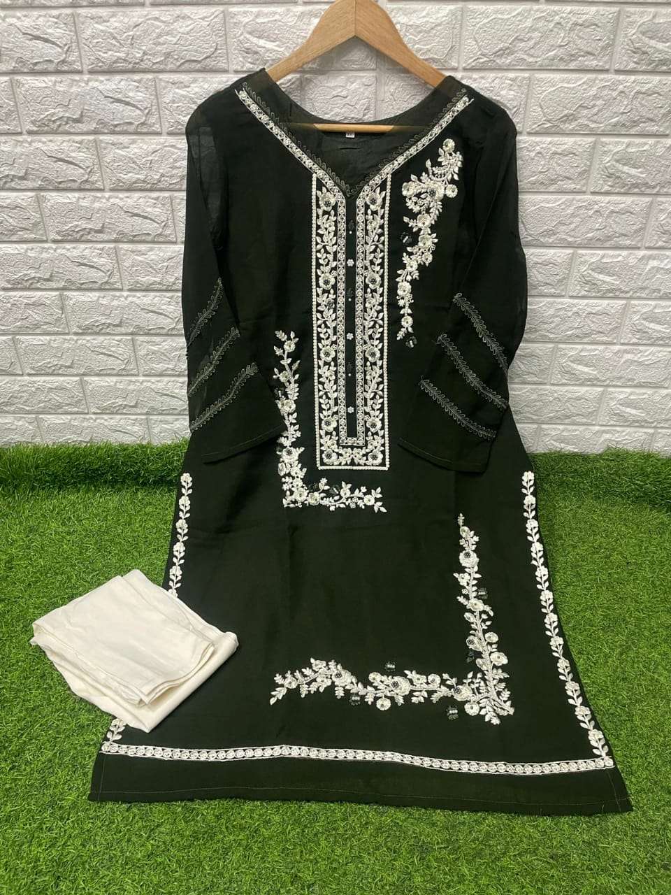 liza present d no 1003 elegant look pakistani kurti with pant supplier