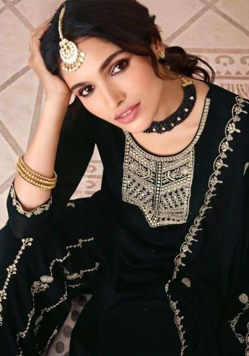 maisha nazmi designer boutique dresses in attractive rates 