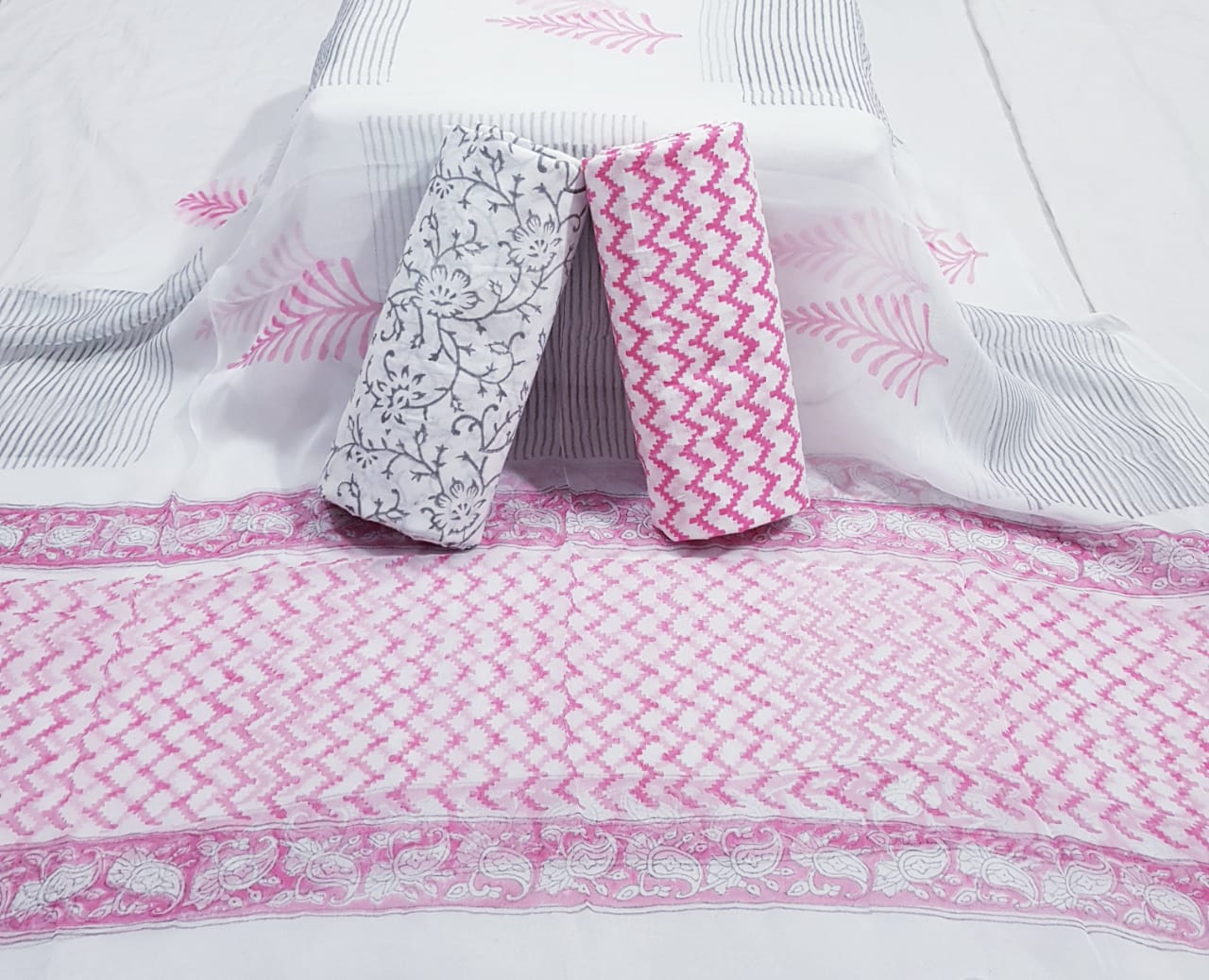 Non Catalog Cotton Printed Suits With Chiffon Dupatta Buy Online At Cheapest Rates