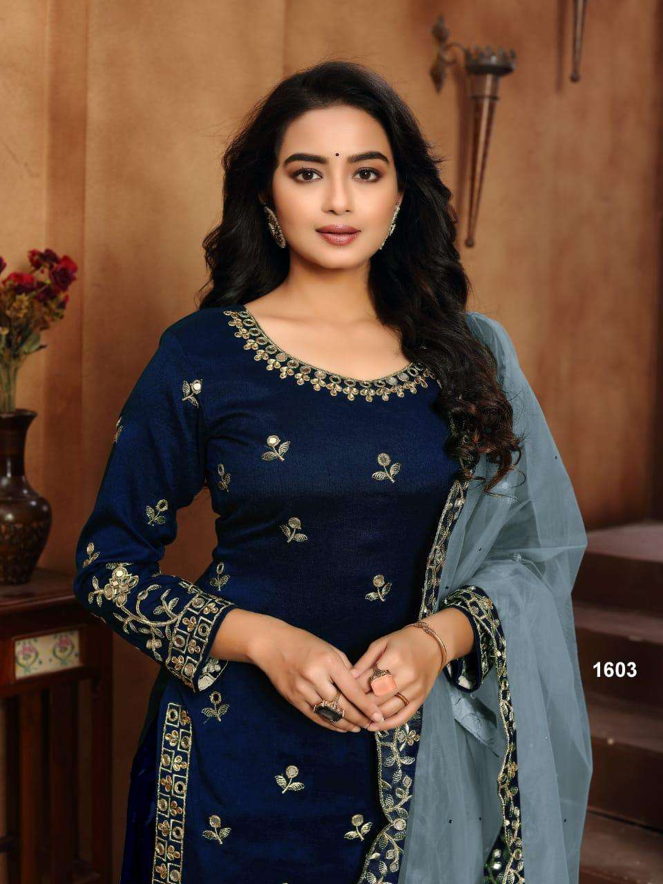 aanaya vol 116 1601-1605 series punjabi suits wholesaler in surat market 