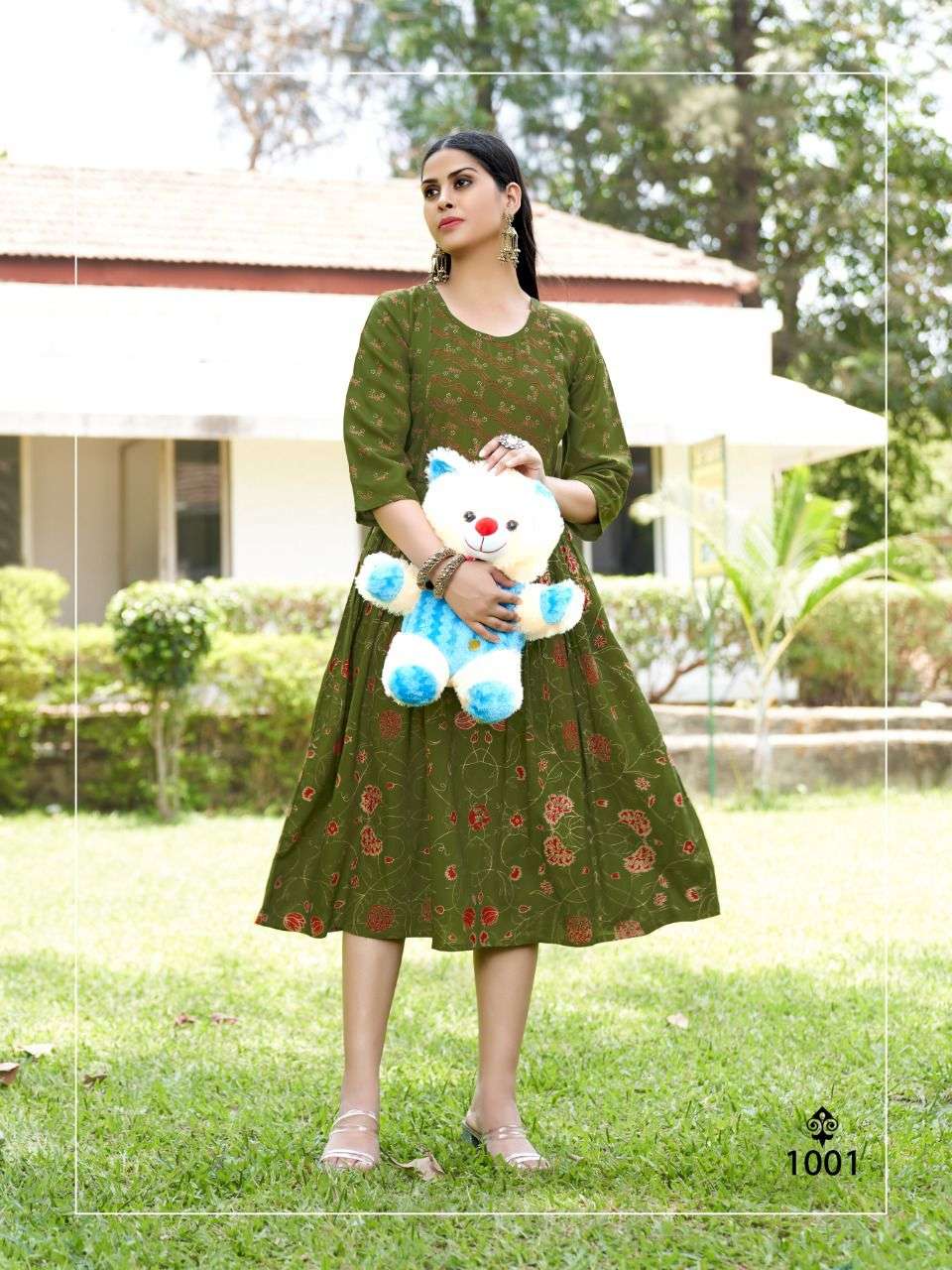 LIPIKA7 HEAVY RAYON THREAD WORK IN TOP With a combination of THREAD WORK AND PRINTS KURTI CATALOG WHOLELSALER BEST RATE