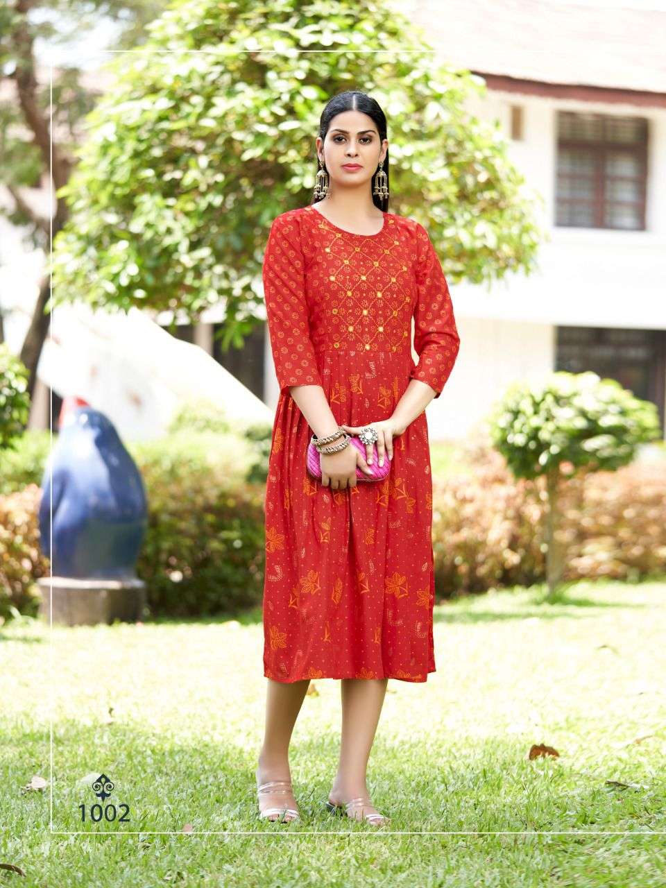 LIPIKA7 HEAVY RAYON THREAD WORK IN TOP With a combination of THREAD WORK AND PRINTS KURTI CATALOG WHOLELSALER BEST RATE
