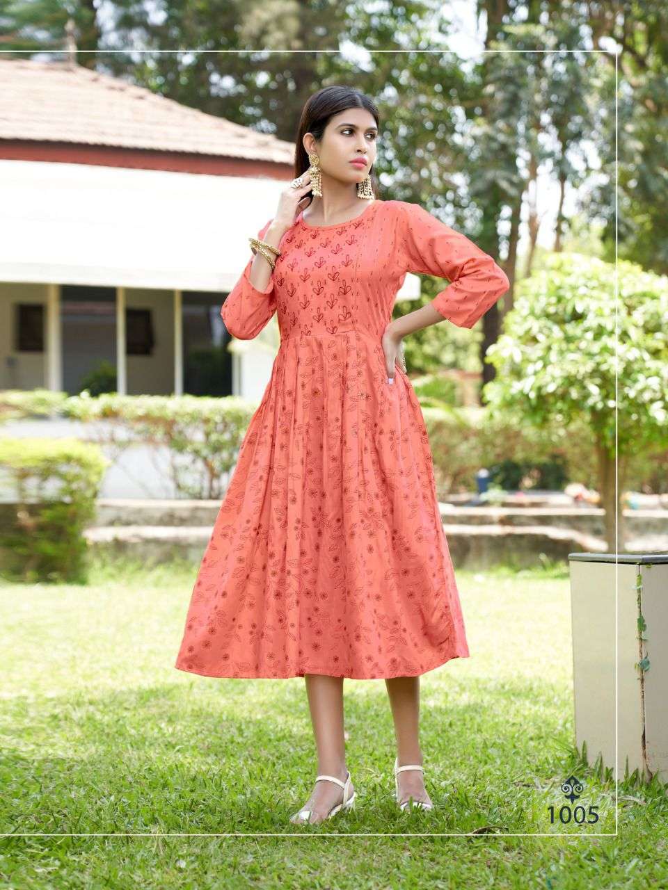 LIPIKA7 HEAVY RAYON THREAD WORK IN TOP With a combination of THREAD WORK AND PRINTS KURTI CATALOG WHOLELSALER BEST RATE