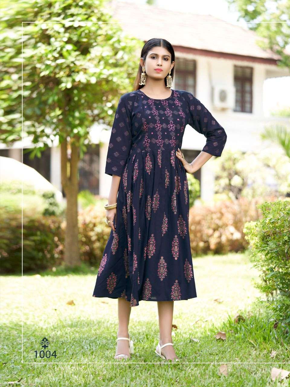 LIPIKA7 HEAVY RAYON THREAD WORK IN TOP With a combination of THREAD WORK AND PRINTS KURTI CATALOG WHOLELSALER BEST RATE