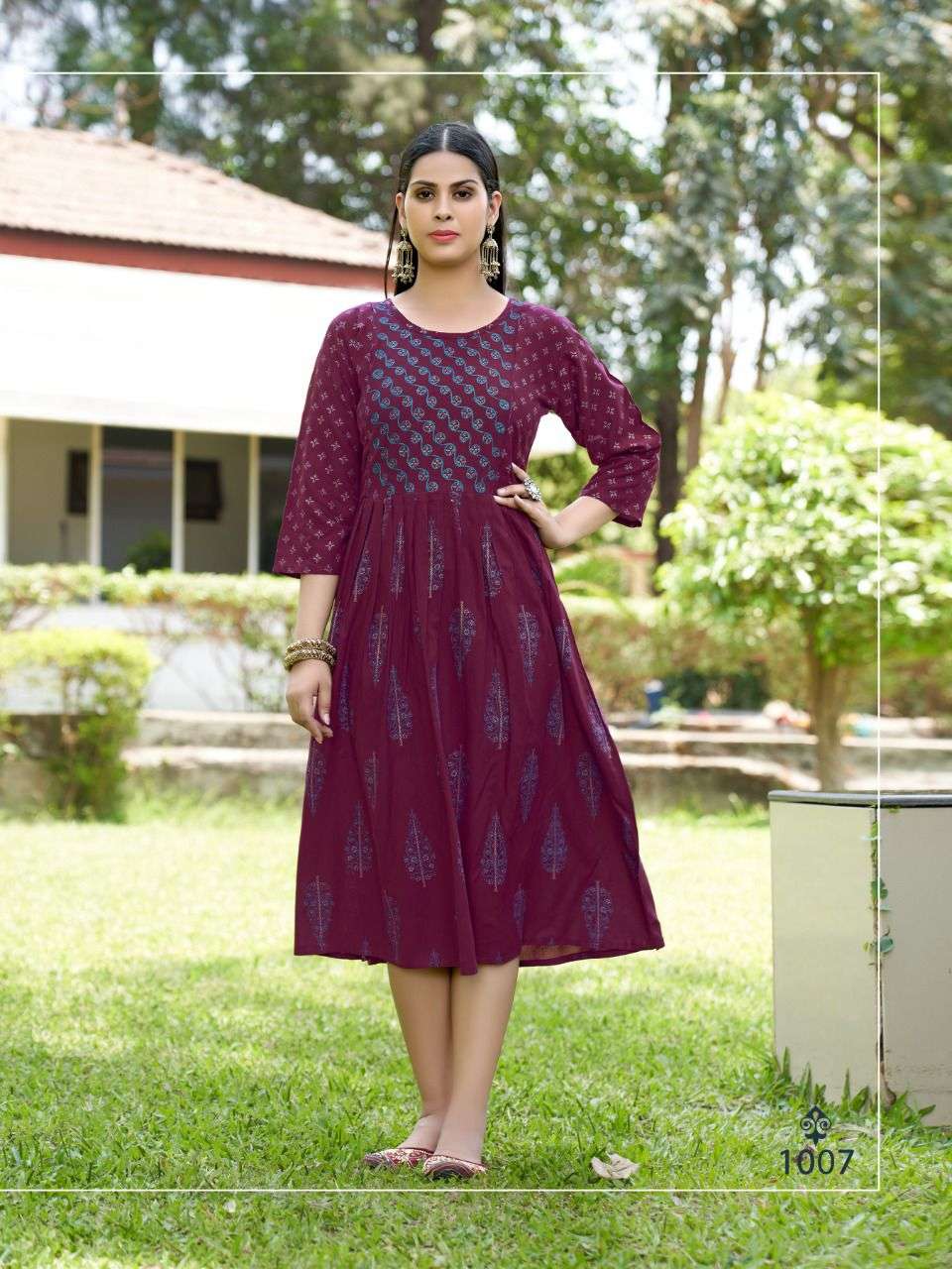 LIPIKA7 HEAVY RAYON THREAD WORK IN TOP With a combination of THREAD WORK AND PRINTS KURTI CATALOG WHOLELSALER BEST RATE
