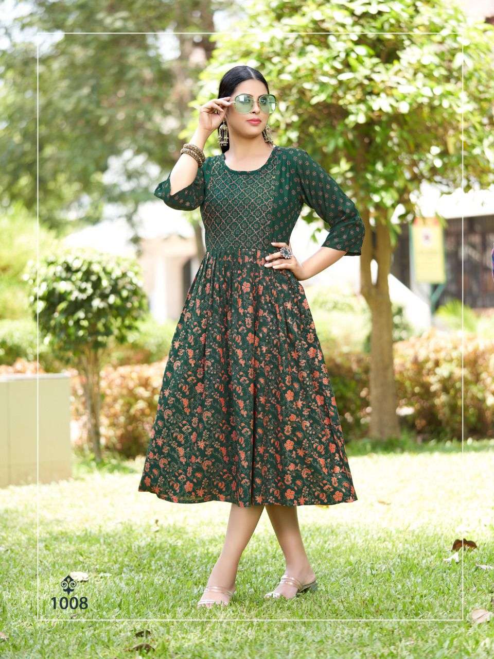 LIPIKA7 HEAVY RAYON THREAD WORK IN TOP With a combination of THREAD WORK AND PRINTS KURTI CATALOG WHOLELSALER BEST RATE